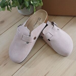 NIB Evellyhootd Suede Clogs Size 8 In Pale Pink ~ Treated